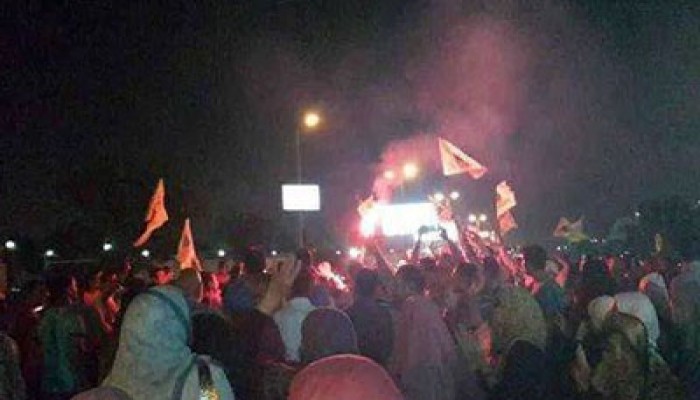 الثوار يتحدون ميليشيات الانقلاب بمظاهرة مفاجئة بالقرب من "رابعة"