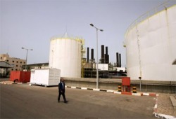 محطة كهرباء غزة تنتظر تزويدها بالوقود