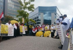 وقفة لأطباء مصريين أمام المفوضية الأوروبية تضامنًا مع زملائهم المعتقلين