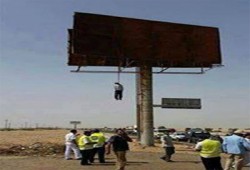 في عهد الانقلاب..مواطن ينتحر بلوحة إعلانات