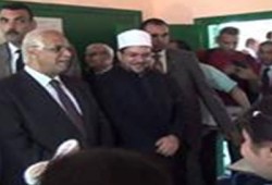 فيديو.. محافظ القاهرة الانقلابي لتلميذ: ولع النور.. والطالب: قاطع