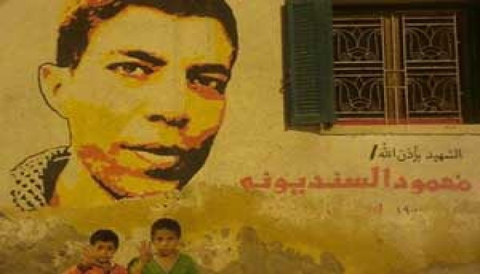 ثوار ناهيا يتوقفون أمام منزل الشهيد محمود السنديوني