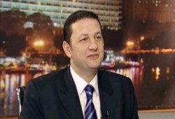 زحام أمام تموين أسوان.. وحسرة علي أيام باسم عودة