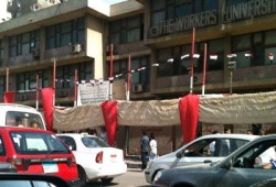 غضب عارم بين عمال الجامعة العمالية لتأخر صرف رواتبهم