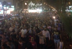 مسيرة ليلية بشارع فيصل تندد بجرائم الانقلاب الدموي