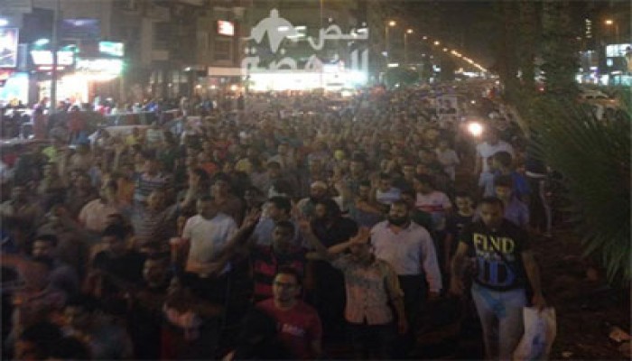 مسيرة ليلية بشارع فيصل تندد بجرائم الانقلاب الدموي