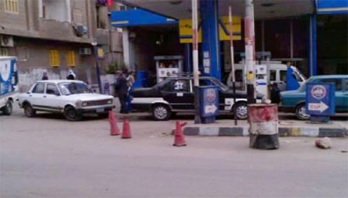 اختفاء البنزين بأسيوط يثير غضب السائقين