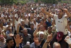 تواصل اعتصام عمال" البوادي" للمطالبة بعدالة الأجور