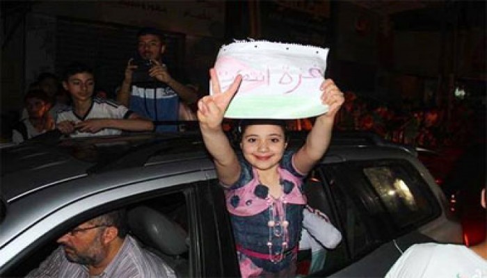 أسر شهداء رابعة يهنئون غزة باﻻنتصار ويتعهدون بتحرير الأقصى