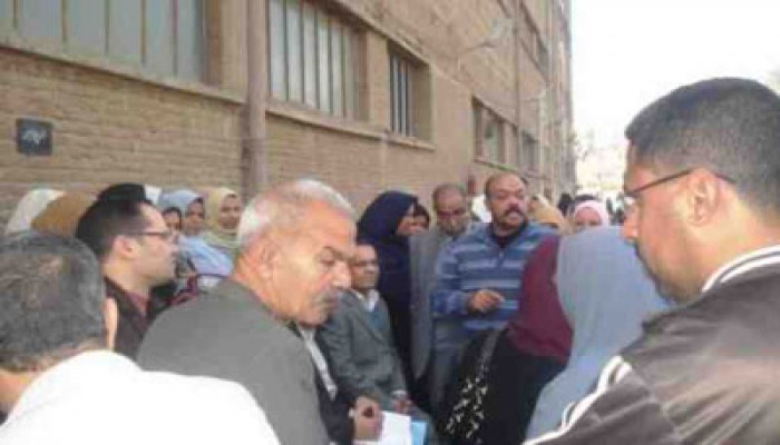 استمرار اعتصام عمال "وبريات سمنود" أمام نقابة الغزل