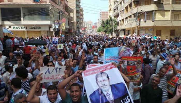 مسيرة ليلية بطنطا تندد بغلاء الأسعار وانقطاع الكهرباء