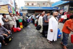 مشاجرات أمام محطات الوقود بالغربية لتجدد أزمة البنزين