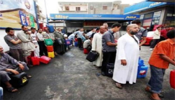 مشاجرات أمام محطات الوقود بالغربية لتجدد أزمة البنزين
