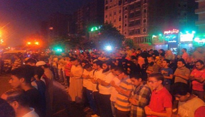 ثوار عين شمس يقيمون صلاة الغائب بميدان الألف مسكن