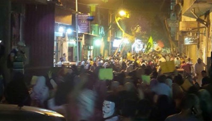 مباشر.. مسيرة ليلية بالمعادي تهتف بالقصاص للشهداء