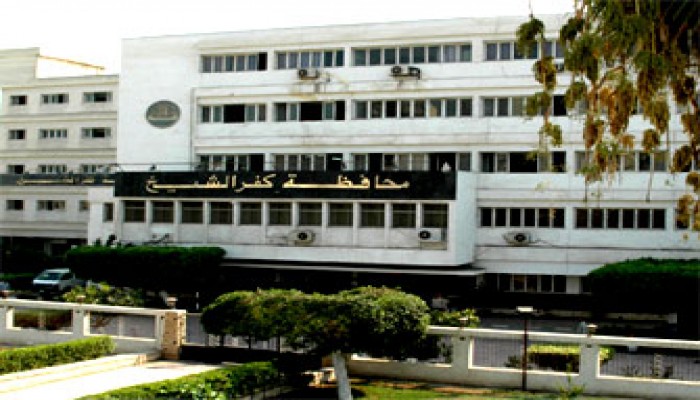 ذعر يصيب الأهالي لظهور بقعة زيت ببحر كفر الشيخ