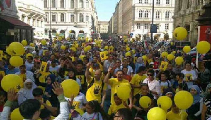 مظاهرة حاشدة بالنمسا تهتف بالقصاص لشهداء رابعة