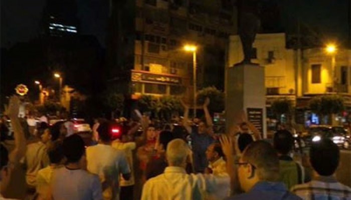 مسيرة مفاجئة لطلاب ضد الانقلاب من ميدان محمد نجيب في اتجاه التحرير