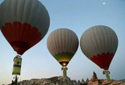 بالصور.. المناطيد في تركيا تحيي ذكرى محرقة القرن