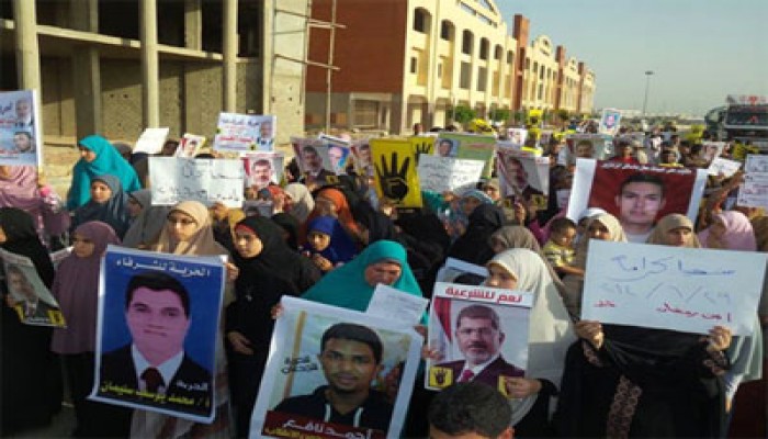 وقفة حاشدة لأحرار مدينة الفيوم تندد بأزمات الانقلاب