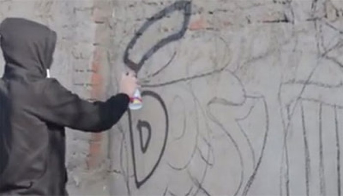 "اهتف بصوت الدم" جرافيتي يغرق شوارع بورسعيد