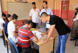 الأتراك يدلون بأصواتهم في الانتخابات الرئاسية