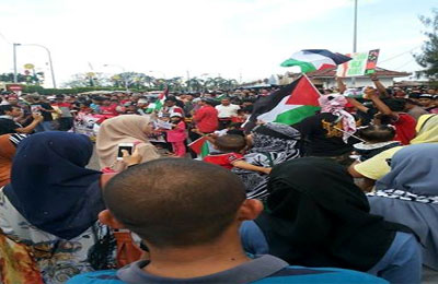 بالصور.. مسيرة في ماليزيا تضامنًا مع غزة