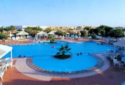 اعتصام عاملي مراكز الغوص بالغردقة رفضًا لإيقاف تراخيصهم