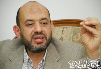 عبد الغني: شرعية "الحرية والعدالة" من الشعب وليس العسكر