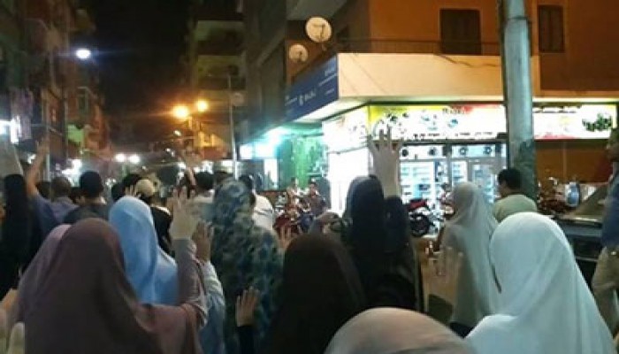 أهالي المراغي يهتفون: "سمع كل الناس خير جنود الأرض حماس"