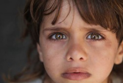 أطفال أردنيون يتضامنون بالشموع مع غزة ويهتفون للمقاومة