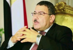 الانقلاب يمنع د. سيف عبد الفتاح من السفر دون أسباب