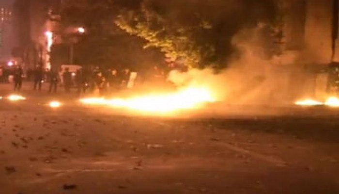 إحراق آليات عسكرية صهيونية وإطلاق نار في مواجهات بالخليل