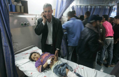 استشهاد "صحفي" و"مسعف" في القصف على حي الشجاعية بغزة