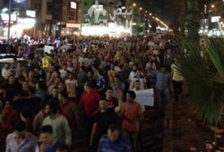 المحلة الكبرى تندد بالعدوان على غزة في مسيرة ليلية حاشدة