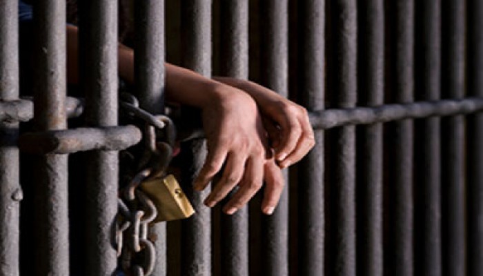 قوات الانقلاب باستئناف القاهرة تطلق الغاز على كبار السن المعتقلين