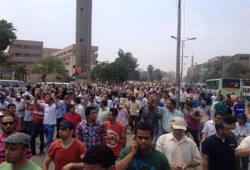 بالصور.. انضمام مسيرتين بعين شمس