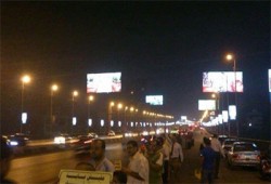 سلسلة بشرية بدائري المعادي ضد الانقلاب  عقب صلاة التراويح