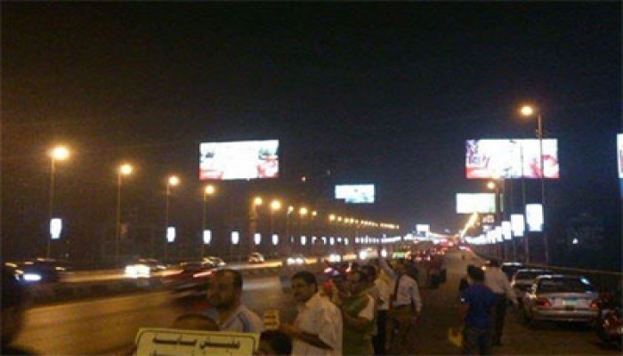 سلسلة بشرية بدائري المعادي ضد الانقلاب  عقب صلاة التراويح