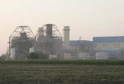 سائقو مصنع طلخا للسماد يهددون بالإضراب لرفع أسعار النقل