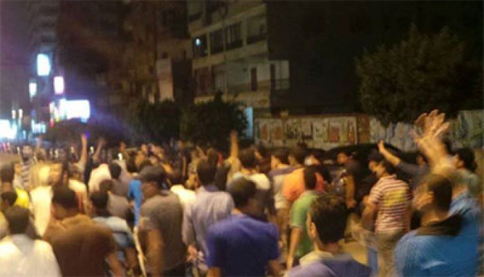 سنورس تطالب بعودة الشرعية في تظاهرة ليلية حاشدة