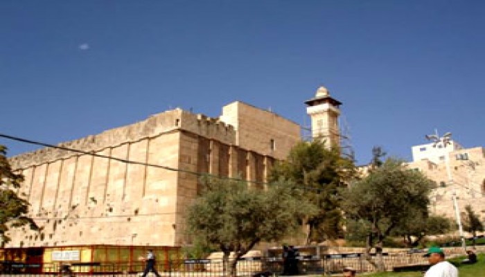 تشكيل لجنة حراسة ليلية لصد اعتداءات الصهاينة بالخليل