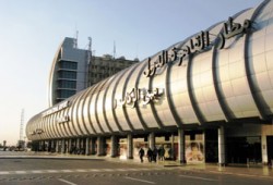 ثوار مدينة نصر يحتشدون في طريق مطار القاهرة الدولي