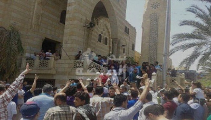 سلسلة بشرية بأكتوبر في بداية الانتفاضة الشعبية العامة