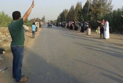 أشمون تطالب بإنهاء الانقلاب الفاشي في سلسلة بشرية