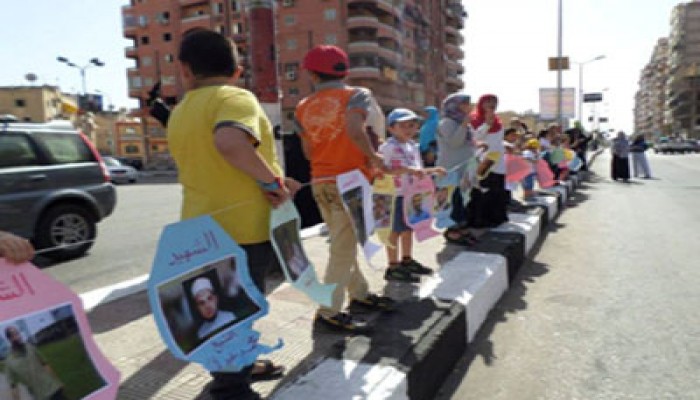 وقفة بالفوانيس لأطفال بورسعيد تندد بفقدان آبائهم في رمضان