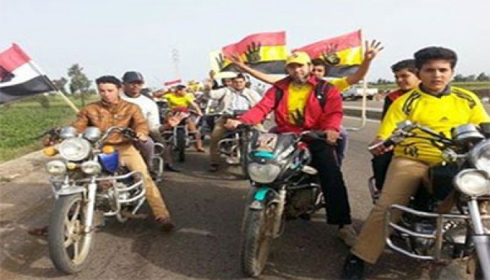 فيديو.. مسيرة بالدراجات البخارية بالفشن رفضًا للانقلاب