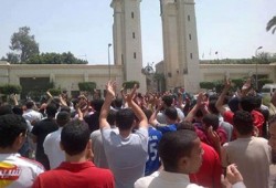 طلاب هندسة القاهرة يطالبون بالقصاص لزملائهم الشهداء