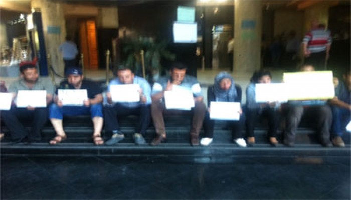 وقفة  لصحفيي "الاقتصادية" احتجاجًا على رفض قيدهم بالنقابة