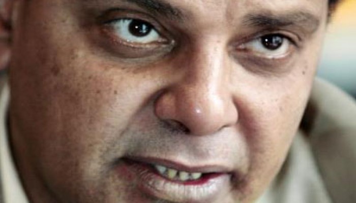 منع علاء الأسواني من الكتابة.. الانقلاب يؤدب عياله